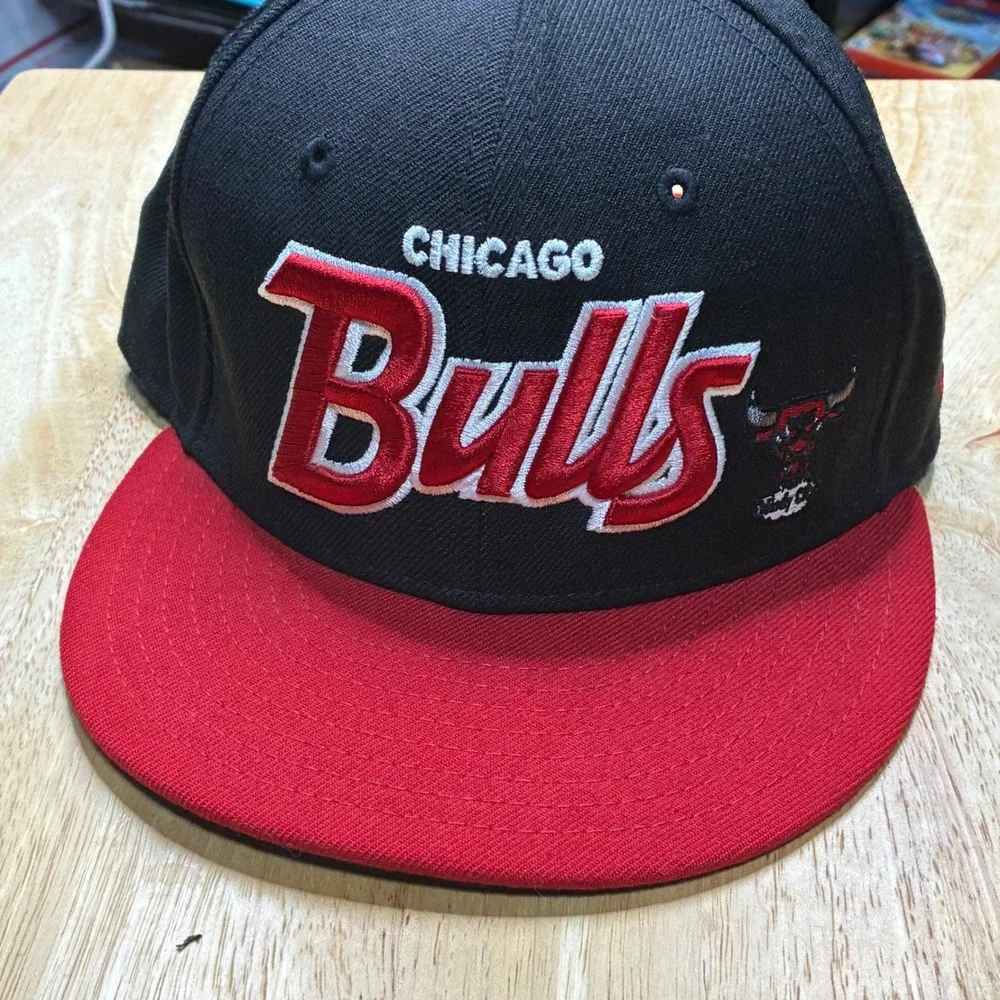 Vintage Y2K Chicago Bulls New Era Snapback Hat Black Red NBA Embroidered